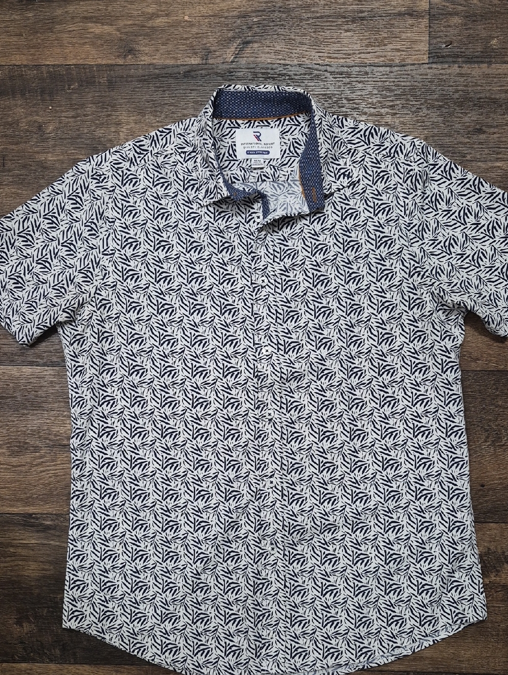 Resonant Navy Leaf-Print Short-Sleeve Button-Down Shirt